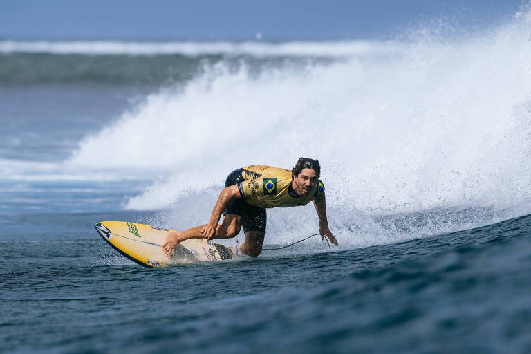 Yago Dora surfa em Fiji, a caminho do título mundial (foto: Ed Sloane/World Surf League)