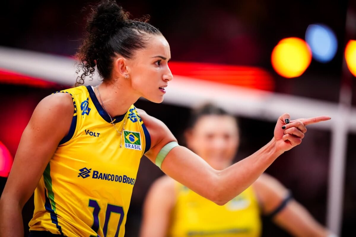 Gabi Guimarães em partida pela Seleção Brasileira Feminina de Vôlei (foto: FIVB/Divulgação)
