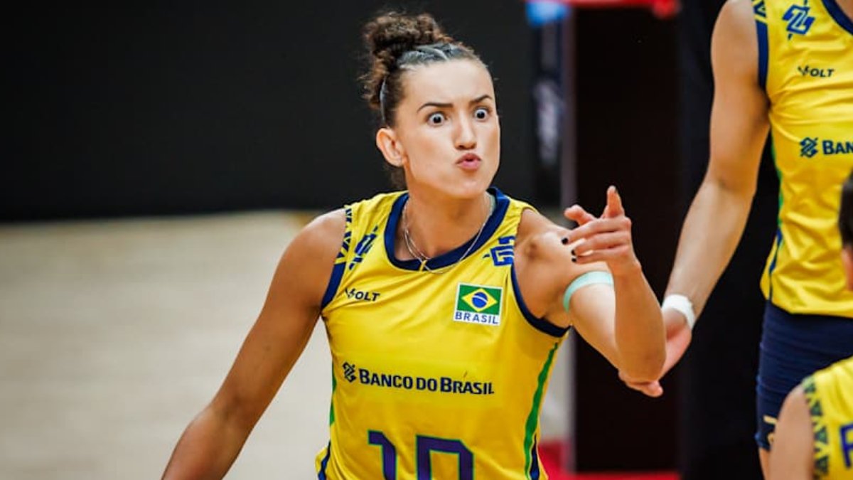 Gabi comemora ponto pelo Brasil no Mundial Feminino de Vôlei (foto: Divulgaçaõ/FIVB)