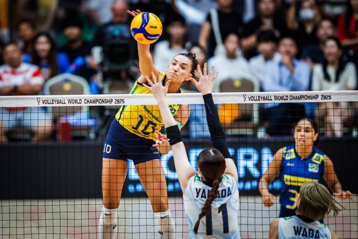 Gabi em ação pelo Brasil no Mundial de Vôlei (foto: Divulgação/FIVB)