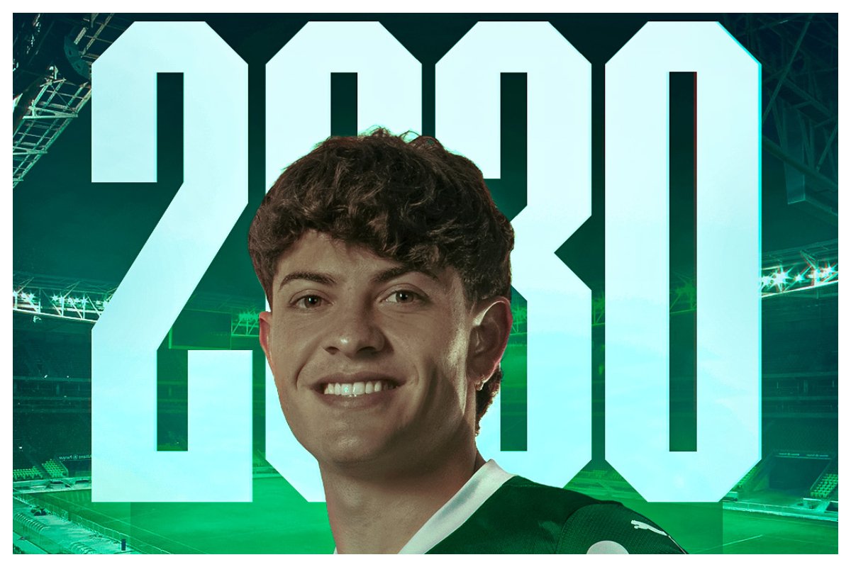 Atleta do Palmeiras, Giay, posando para a foto sorrindo com os numero 2030 no fundo. (foto: Divulgação/Palmeiras)