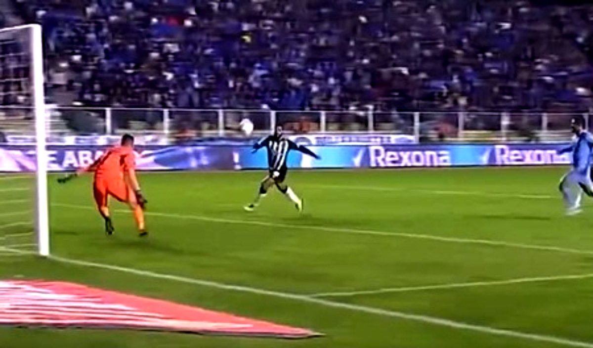 Hulk antes de chance de gol incrível desperdiçada em Bolívar 2 x 2 Atlético (foto: Reprodução/ESPN)