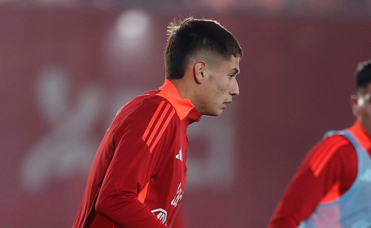 Ivan Román, zagueiro do Atlético, em treinamento com a Seleção Chilena (foto: Carlos Parra/Comunicação da Seleção Chilena)