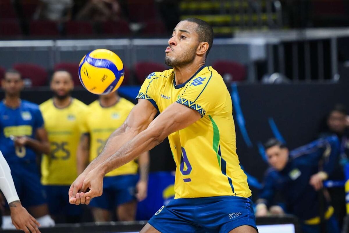 Lucarelli em ação pelo Brasil contra Sérvia no Mundial de Vôlei (foto: Divulgação/FIVB)