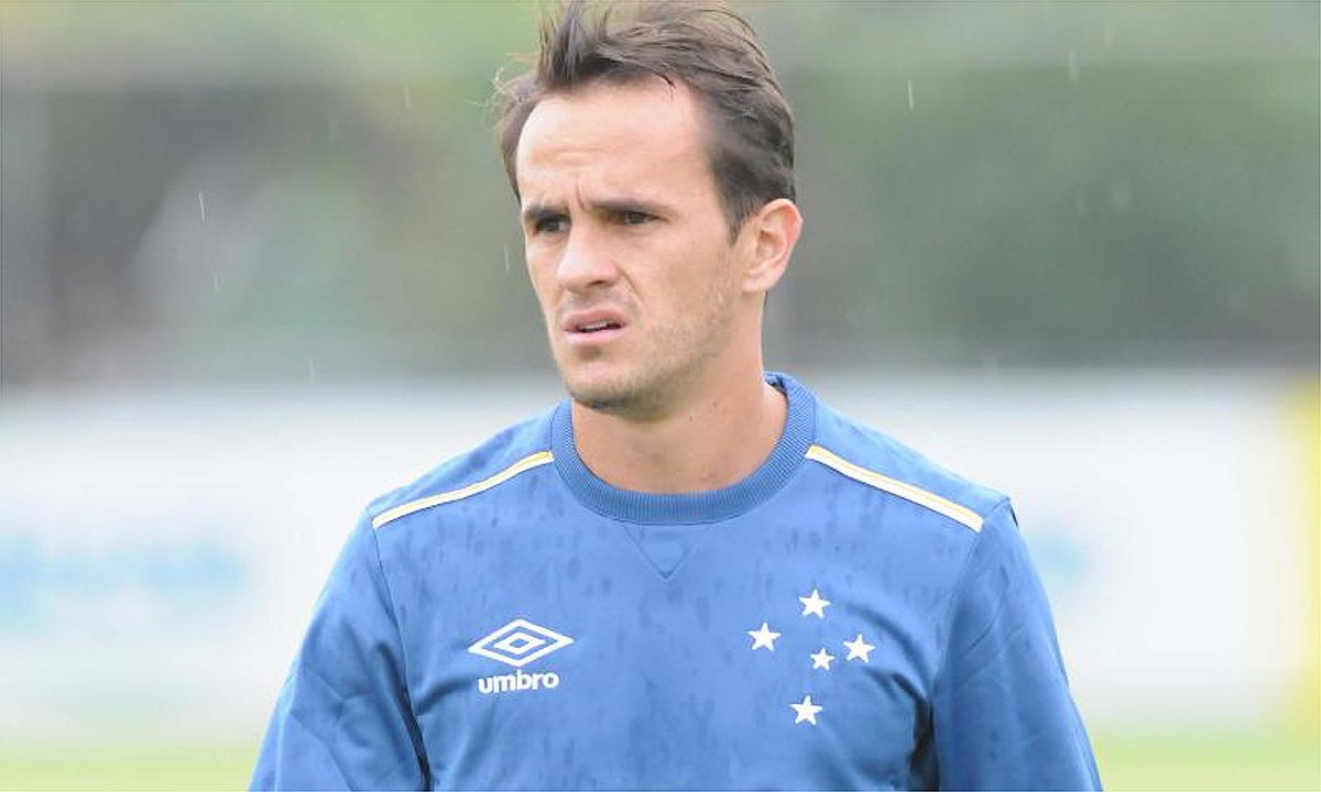 Lucas Marques em treino do Cruzeiro na Toca da Raposa 2 em 2016 (foto: Paulo Filgueiras/EM D.A Press)