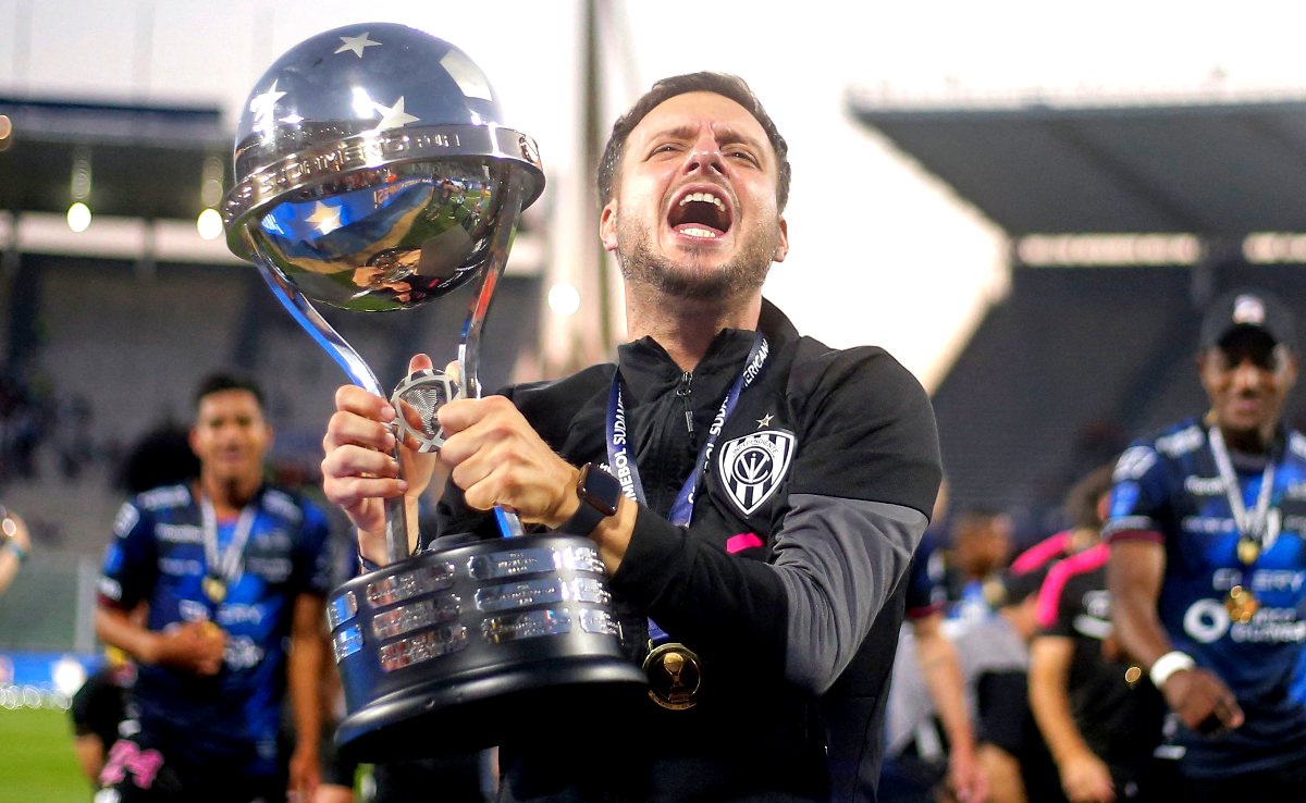 Martín Anselmi, treinador próximo do Atlético, em comemoração de título da Copa Sul-Americana com o Independiente del Valle (foto: Diego Lima/AFP)