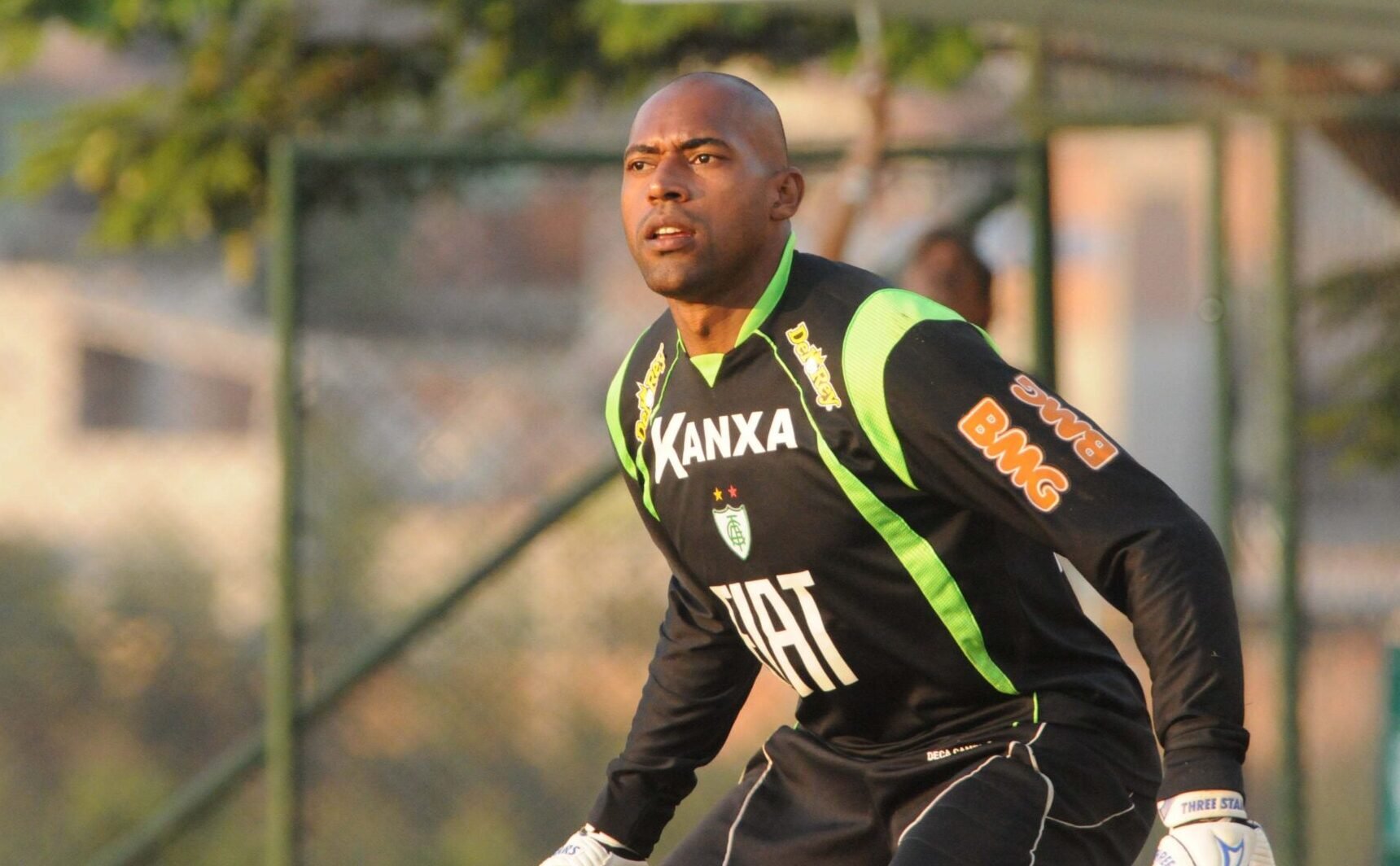 Ex-goleiro Neneca em treino do América (foto: Jorge Gontijo/EM/D.A Press)