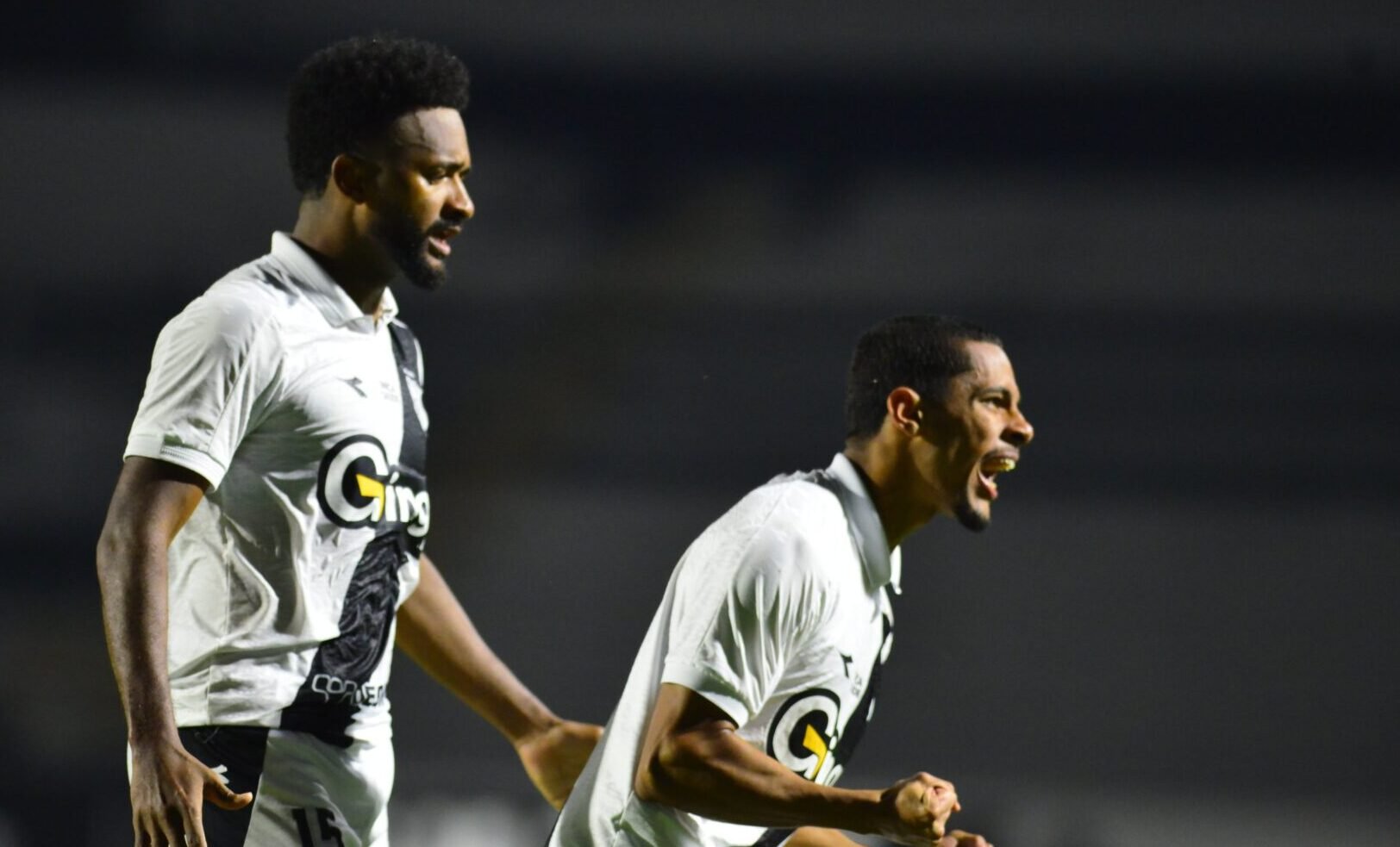 Jogadores da Ponte Preta (foto: Júlio César Costa/Especial PontePress)