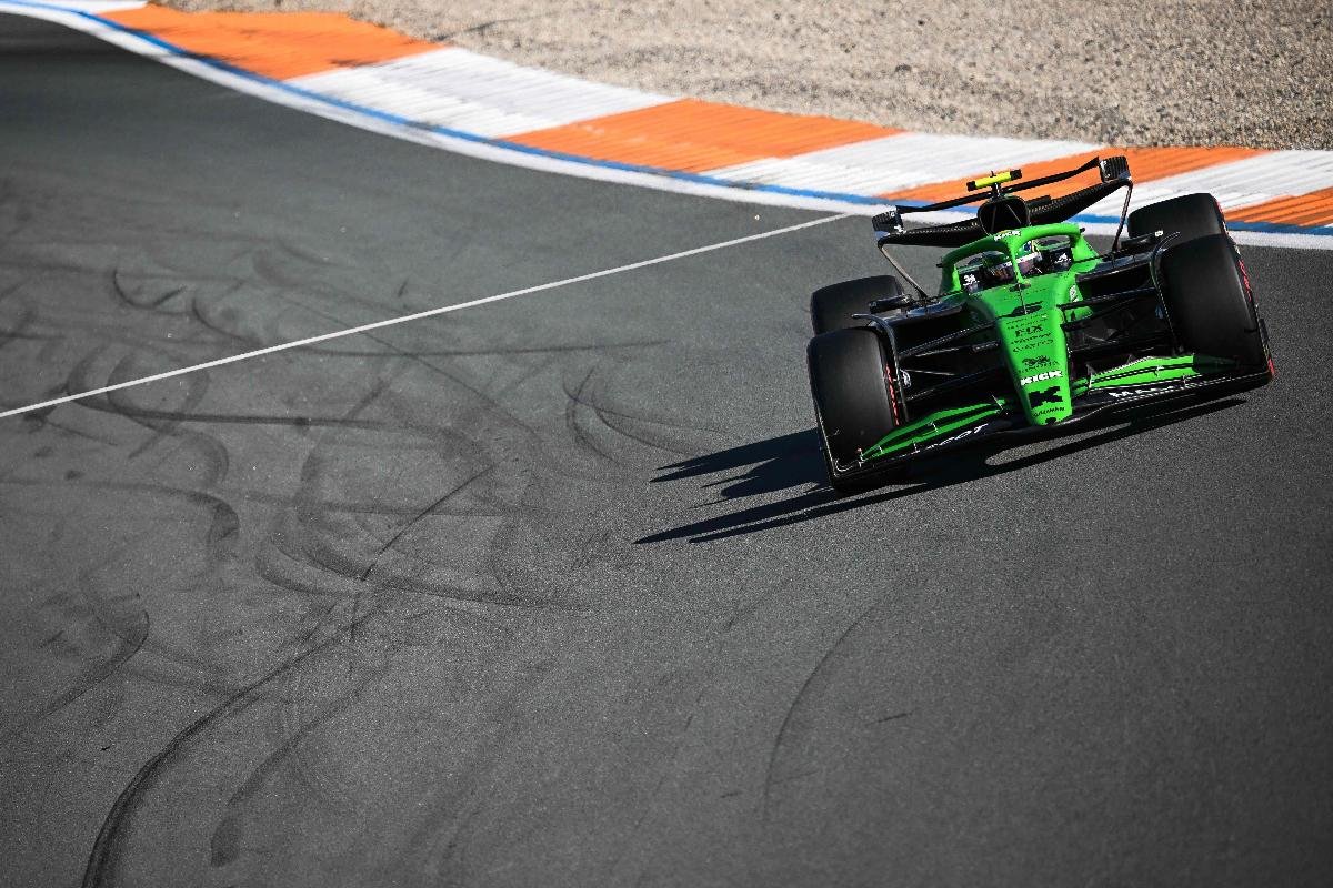 Carro de Gabriel Bortoleto, piloto brasileiro da Sauber (foto: NICOLAS TUCAT / AFP)