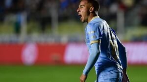 Robson Matheus comemora o gol contra o Atlético - Crédito: 