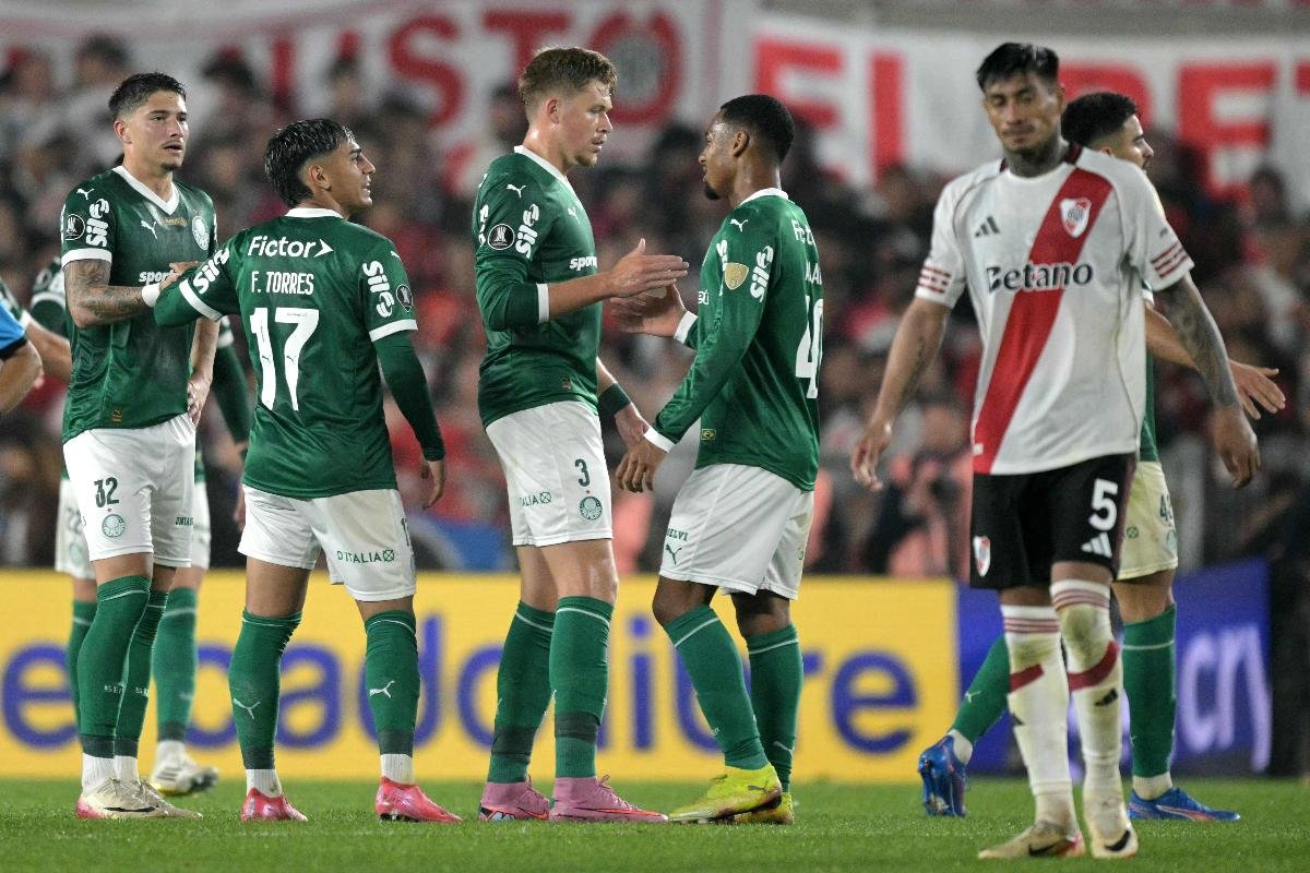 Palmeiras venceu River Plate por 2 a 1 (foto: Juan MABROMATA / AFP)