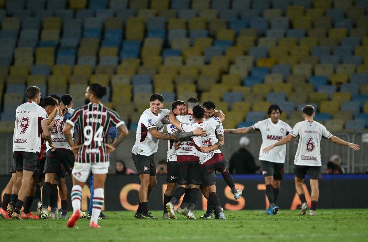 Lanús buscou empate diante do Fluminense no Maracanã (foto: Mauro PIMENTEL / AFP)