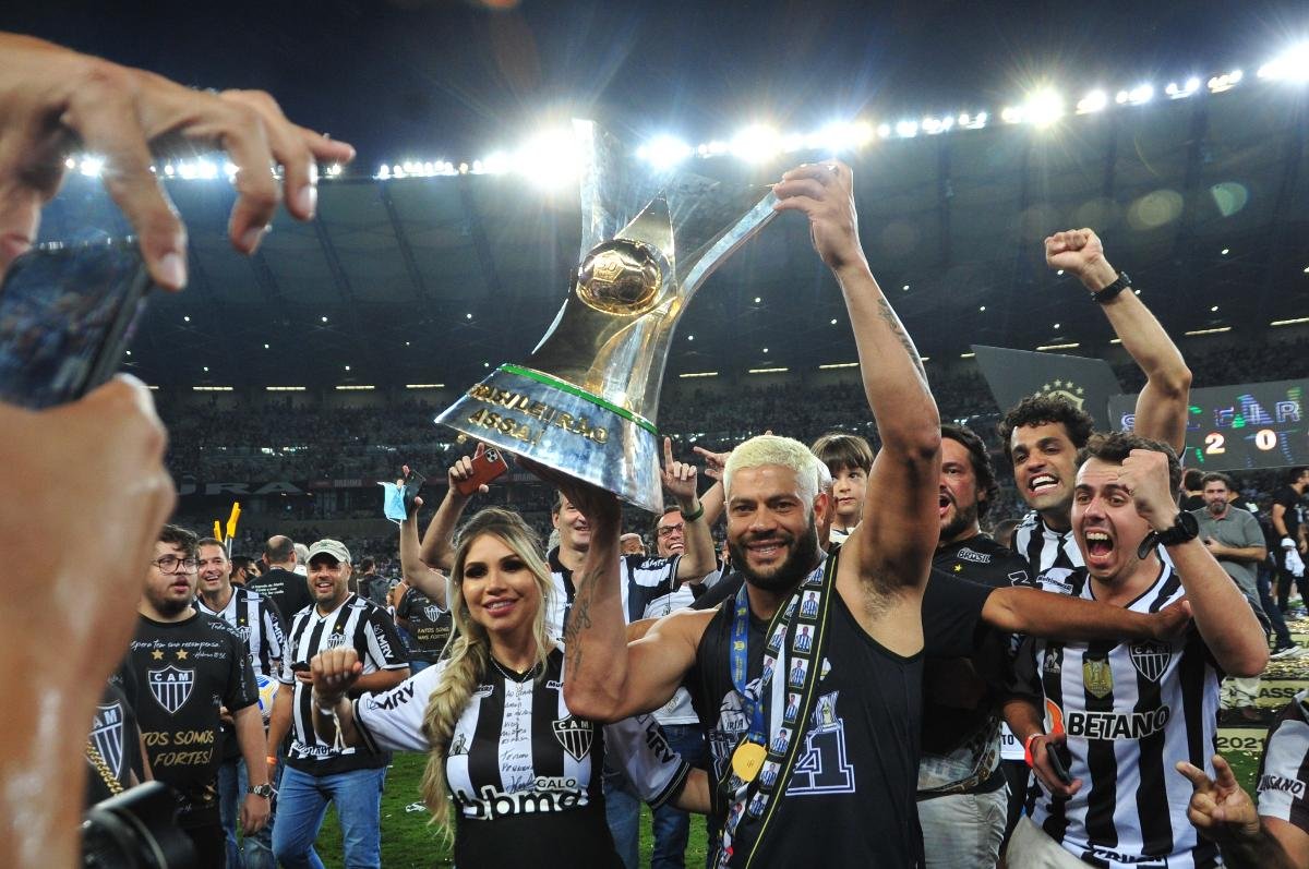 Campeão também da Série A em 2021, o Atlético recebeu o troféu no jogo contra o Bragantino, no Mineirão, em 5 de dezembro