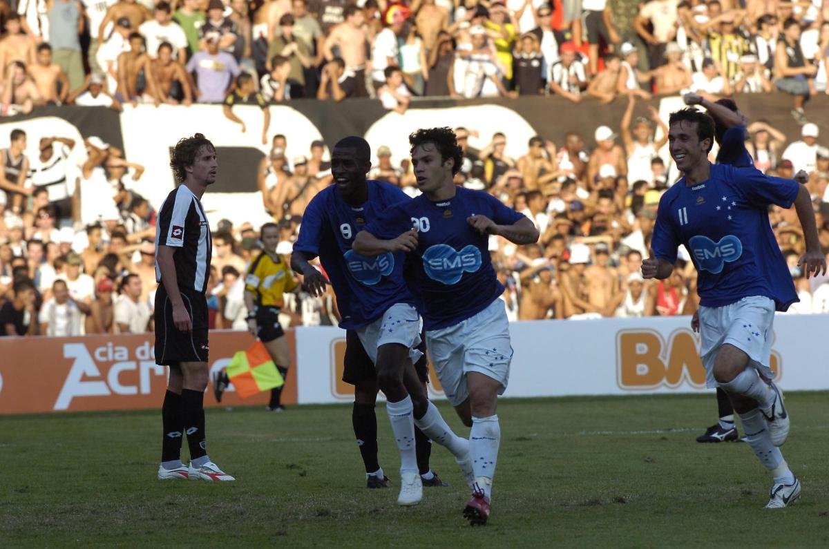 A dose foi repetida na final do Mineiro de 2009. Kléber, Leonardo Silva (2) e Jonathan (2) decretaram a vitória do Cruzeiro sobre o Atlético por 5 a 0