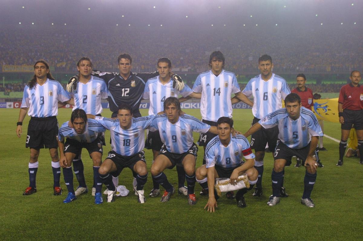 Seleção da Argentina em 2004 no Mineirão: Sorín, Heinze, Caballero, Quiroga, Lucho González, Samuel, Cesar Delgado, Kily González, Crespo, Zanetti e Mascherano