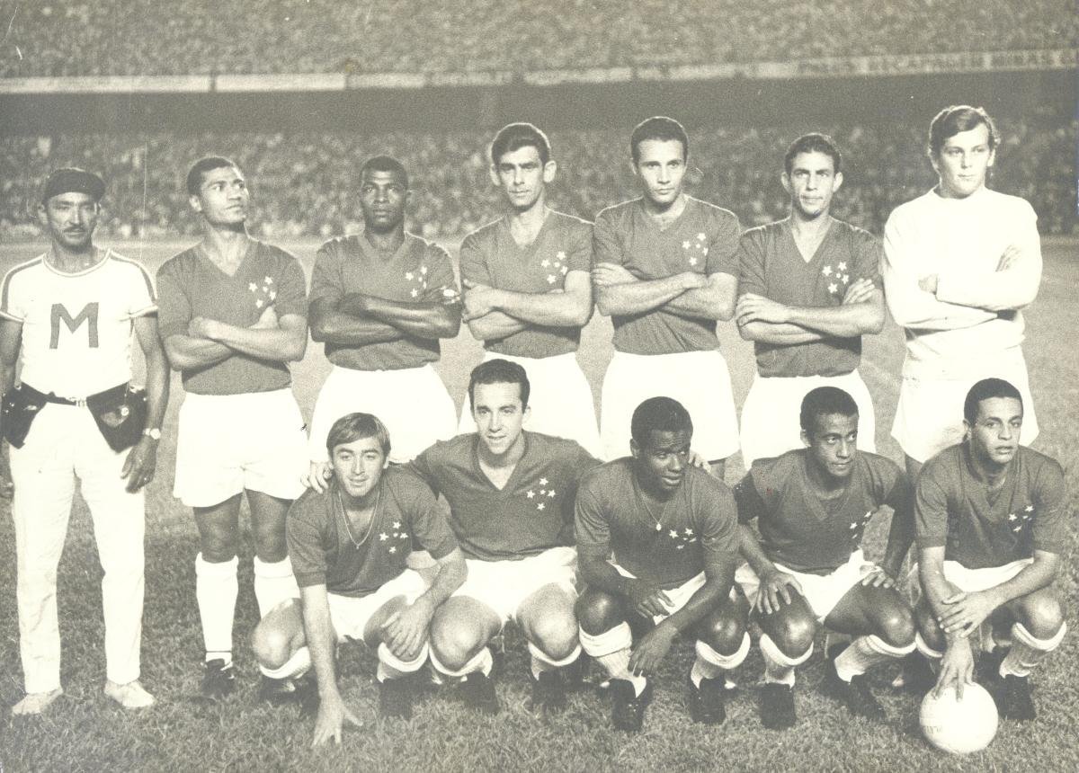 Cruzeiro goleou o Santos por 6 a 2 no jogo de ida da final da Taça Brasil de 1966, no Mineirão - (foto: O Cruzeiro/Arquivo Estado de Minas - 30/11/1966)