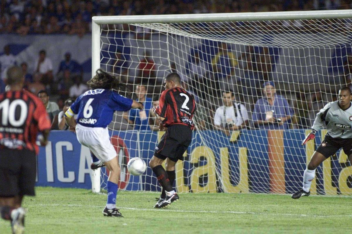 Cruzeiro venceu Athletico-PR por 1 a 0, no Mineirão, com gol de Sorín, que se despediu do clube para jogar na Lazio, da Itália