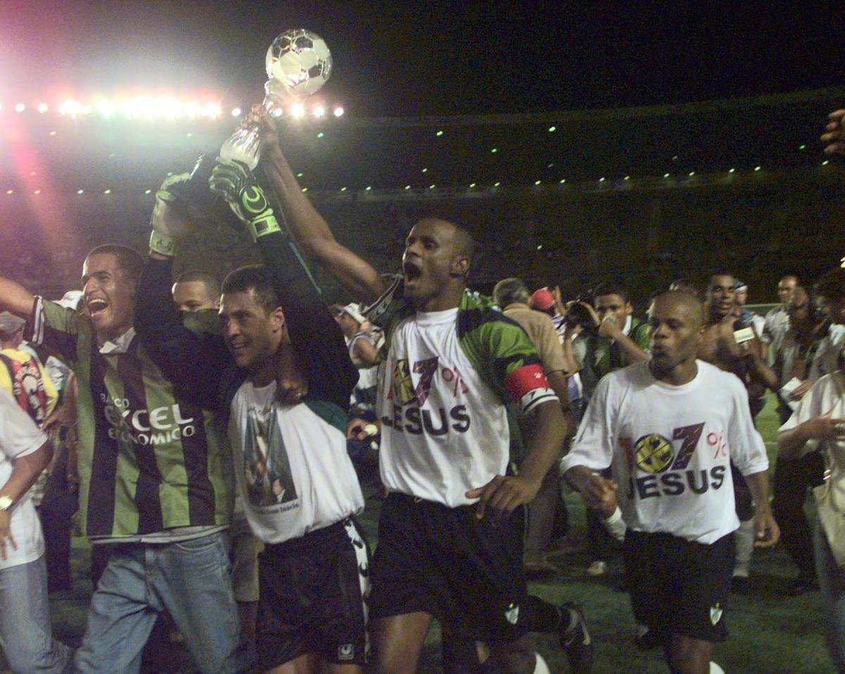 América conquistou a Copa Sul-Minas de 2000 ao vencer o Cruzeiro na decisão por 2 a 1