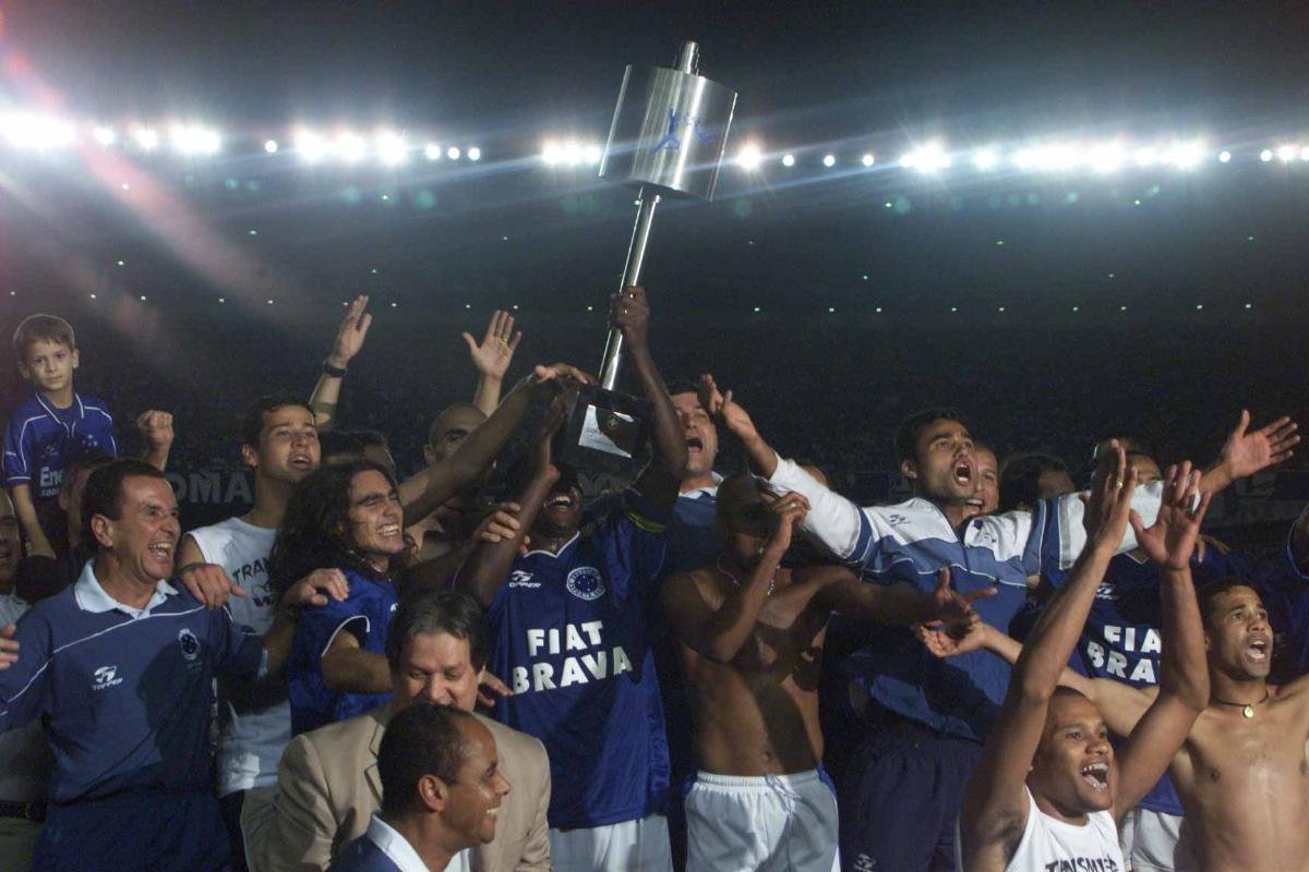 Cruzeiro conquistou a Copa do Brasil de 2000 ao vencer o São Paulo na final - (foto: Jorge Gontijo/Estado de Minas - 09/07/2000)