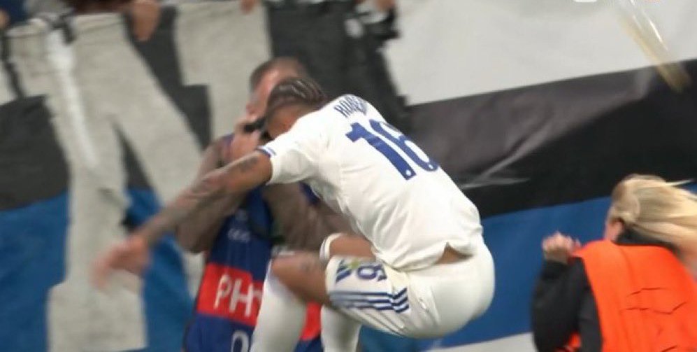 Robert fez gol em Copenhague 2 x 2 Bayer Leverkusen (foto: Reprodução)