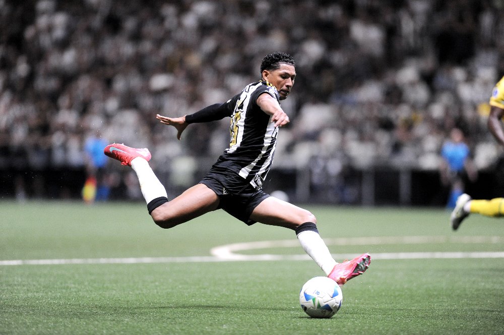Rony em ação pelo Atlético durante jogo da Copa Sul-Americana - (foto: Alexandre Guzanshe/EM/D.A. Press)