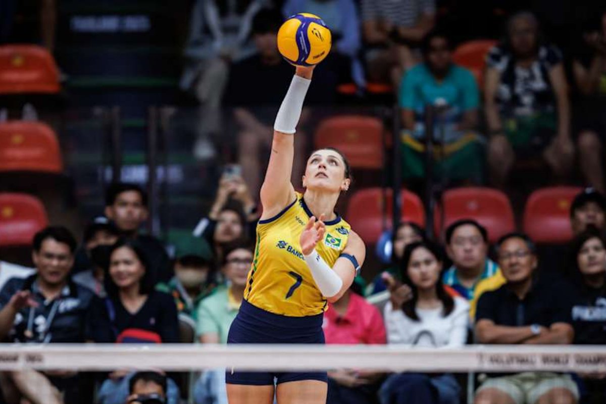 Rosamaria em ação pleo Brasil no Mundial Feminino de Vôlei (foto: Divulgação/FIVB)