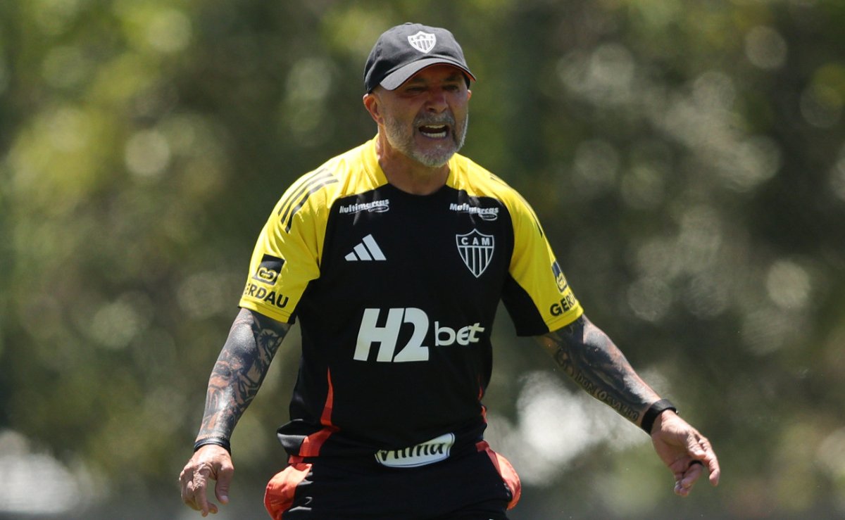 Jorge Sampaoli, técnico do Atlético, durante treinamento na Cidade do Galo (28/9) (foto: Pedro Souza/Atlético)