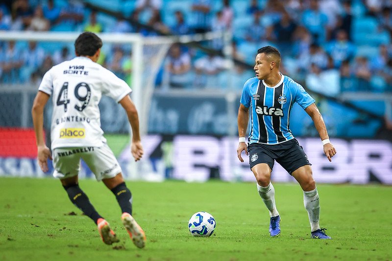 Lance do jogo entre Grêmio e Santos, pelo Campeonato Brasileiro (foto: Lucas Uebel/Grêmio)