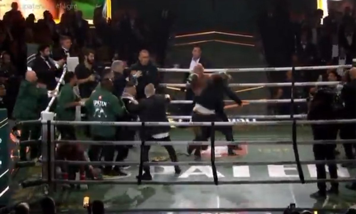 Equipes de apoio a Popó e Wanderlei Silva brigaram após o fim da luta (foto: TV Globo/Reprodução)