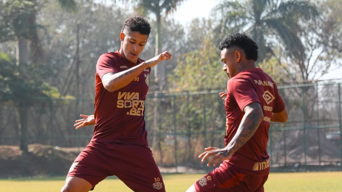 Tevis, atacante pertencente ao Cruzeiro, em treinamento no Athletico-PR, clube pelo qual está emprestado (foto: Duda Matoso/Athletico)