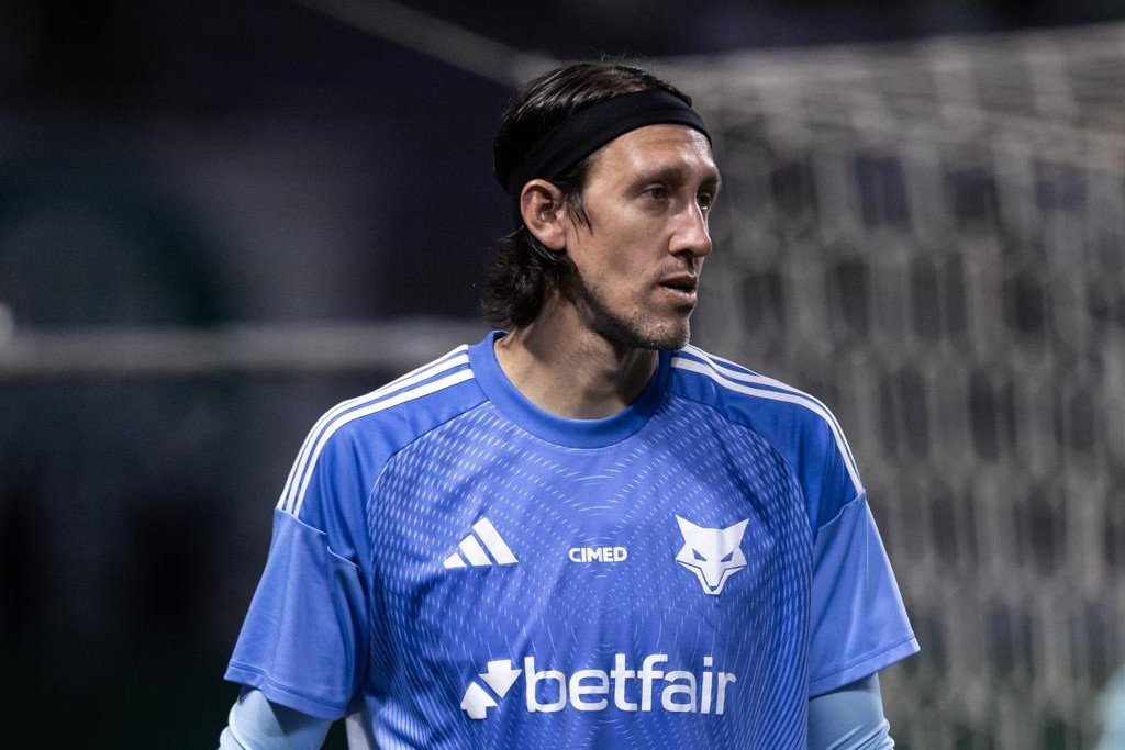 Cássio, goleiro do Cruzeiro, em aquecimento antes do jogo contra o Palmeiras, no Allianz Parque (foto: Caíque Coufal / Cruzeiro)