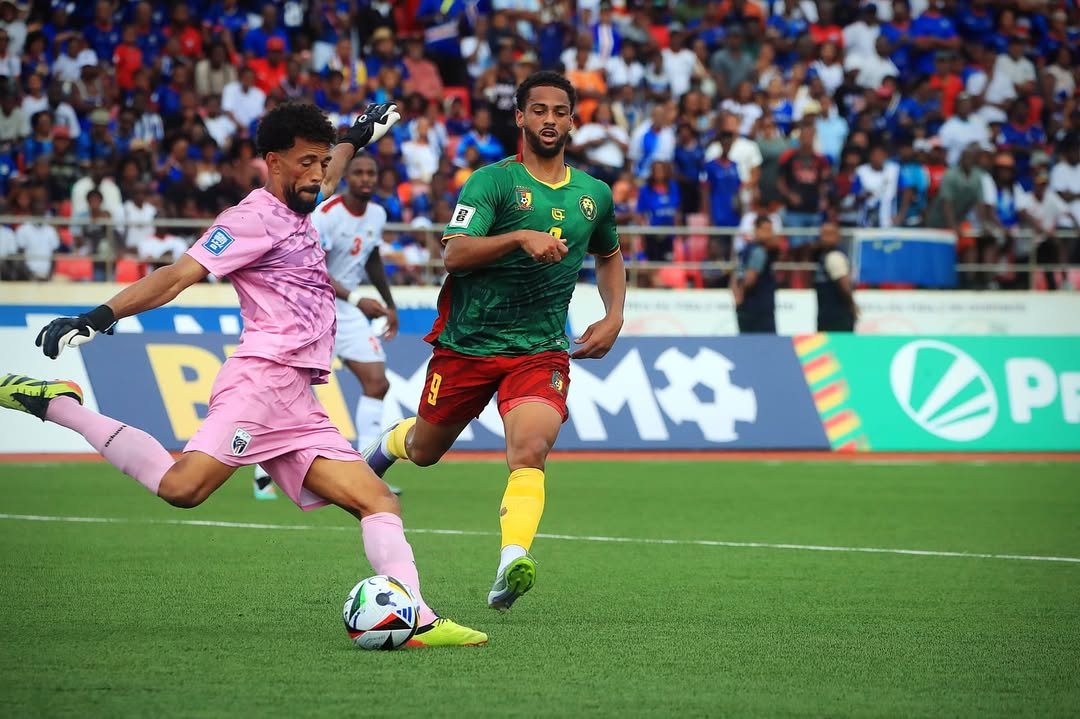 Lance do jogo entre Cabo Verde e Camarões (foto: Divulgação)