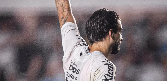 Lautaro Díaz, ex-Cruzeiro, empatou para o Santos, na Vila Belmiro (foto: Raul Beretta/Santos)