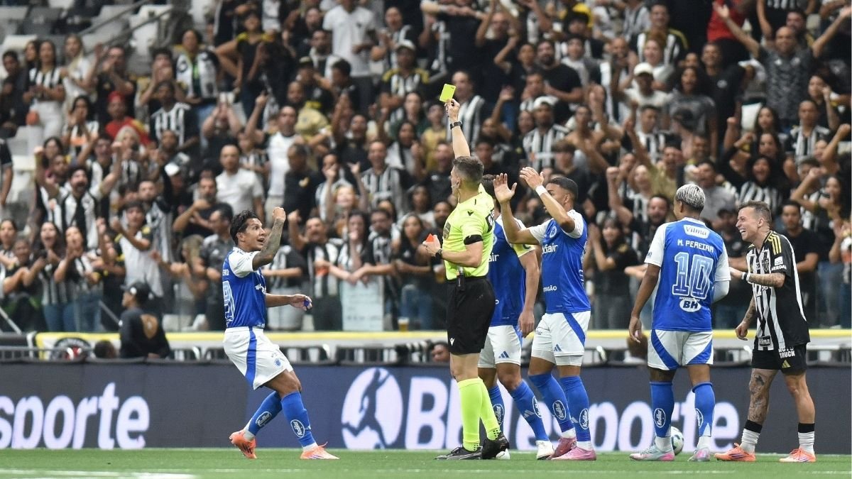 Zanovelli se corrigiu nos dois lances e trocou o cartão (foto: Ramon Lisboa/EM/D.A. Press.)