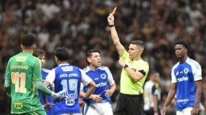 Kaio Jorge foi expulsou aos oito minutos do segundo tempo - Crédito: 