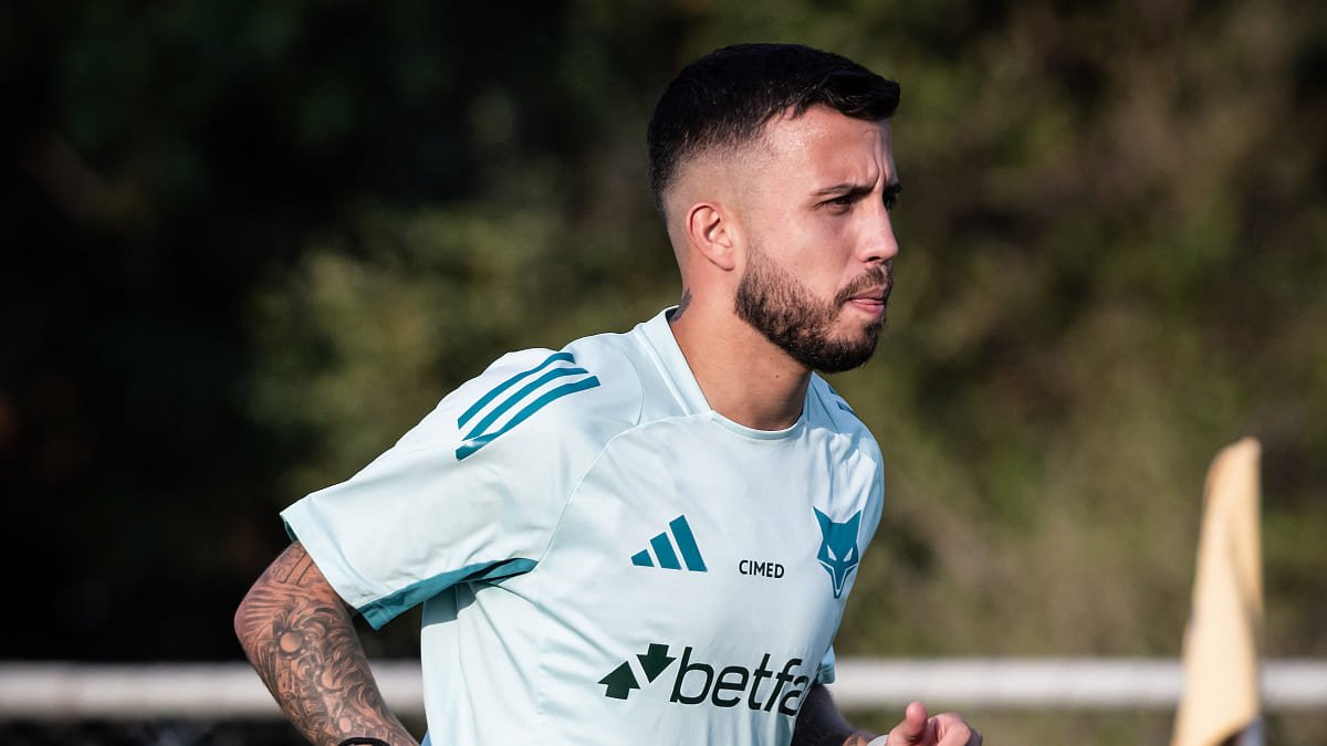 Matheus Henrique, volante do Cruzeiro, em treinamento na Toca da Raposa 2, em Belo Horizonte (foto: Gustavo Aleixo/Cruzeiro)