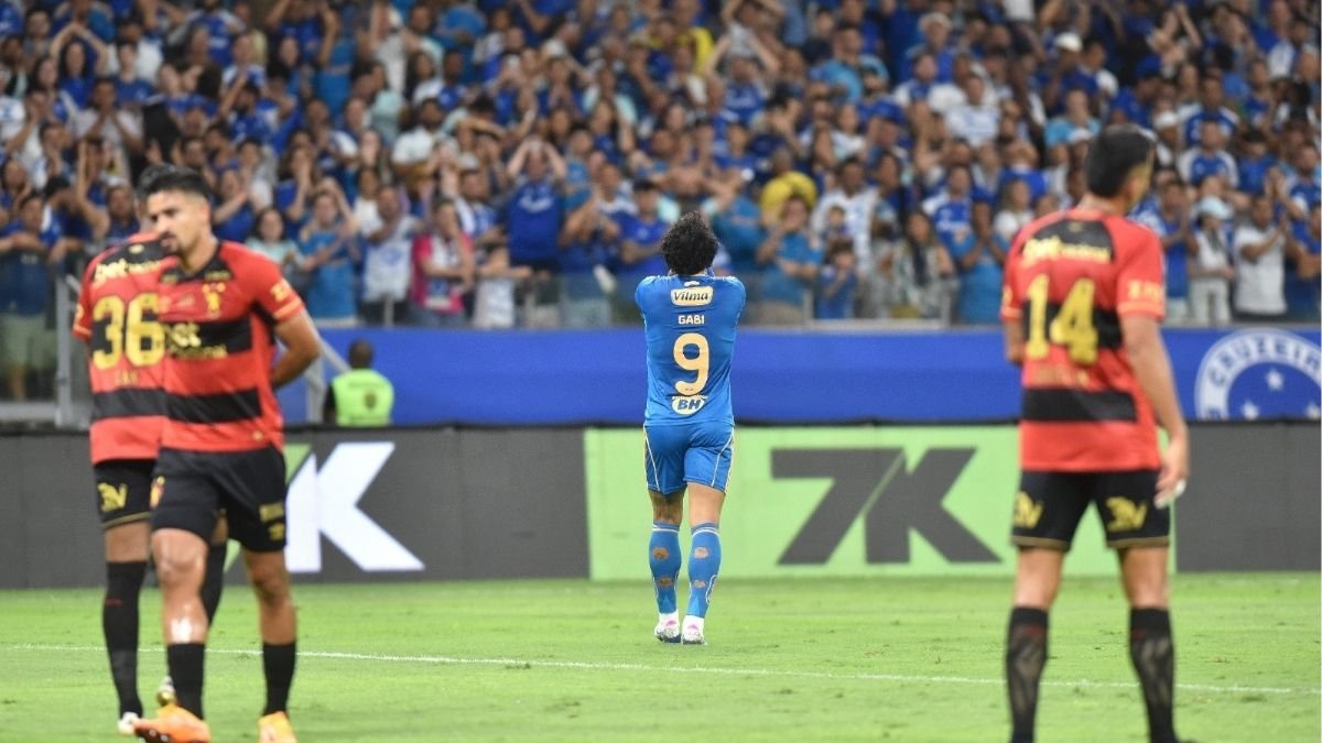Gabigol lamenta chance perdida (foto: Ramon Lisboa/EM/D.A. Press.)