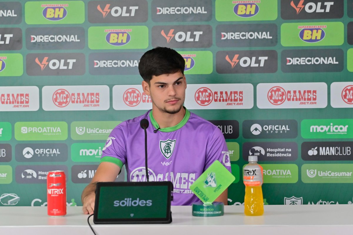 Paulinho, lateral-esquerdo do América (foto: Mourão Panda/América)