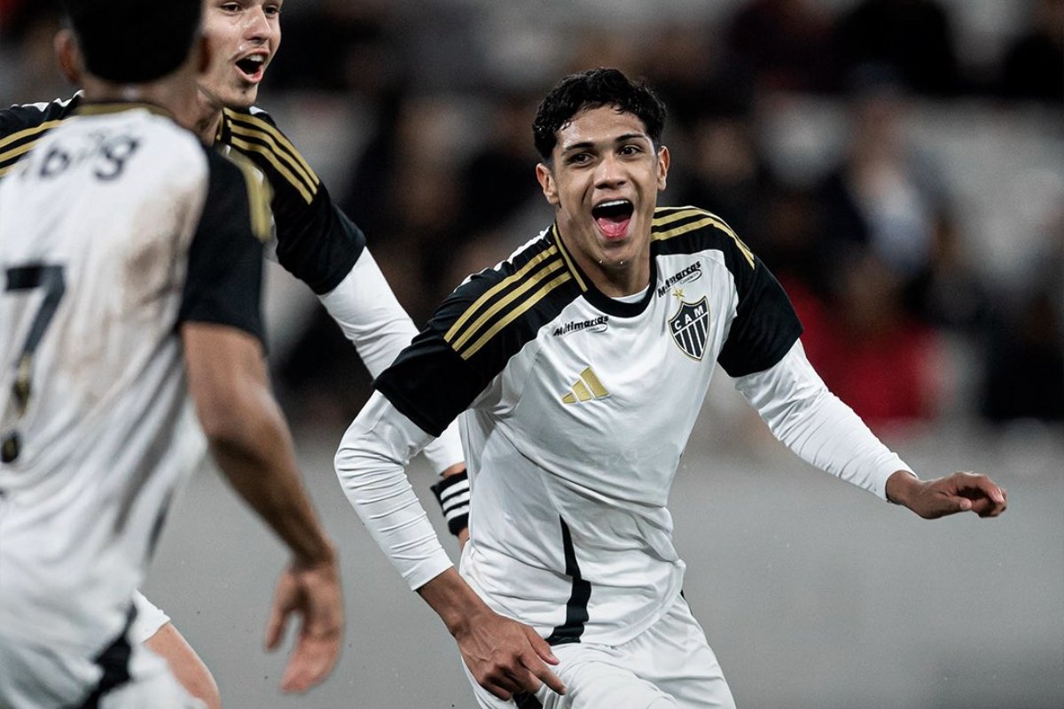 Jogadores do Atlético comemoram gol em partida do Brasileiro Sub-17 (foto: Divulgação/Atlético)