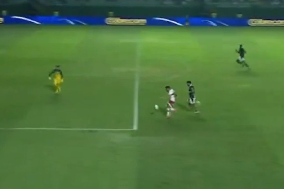 Lance do jogo entre Goiás e CRB pela Série B (foto: Reprodução)