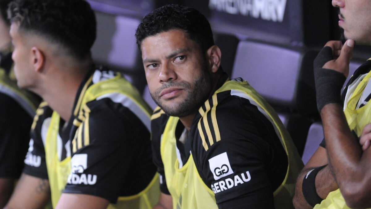 Hulk no banco de reservas da Arena MRV em Atlético x Sport (foto: Alexandre Guzanshe/EM/D.A. Press)