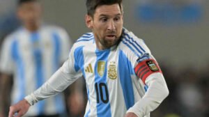 Lionel Messi em campo pela Argentina - Crédito: 