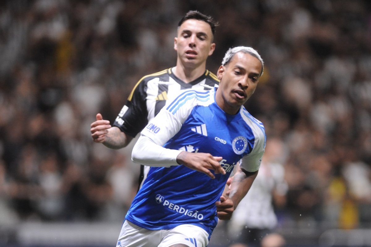 Matheus Pereira comemora pelo Cruzeiro contra o Atlético (foto: Alexandre Guzanshe/EM/D.A. Press)