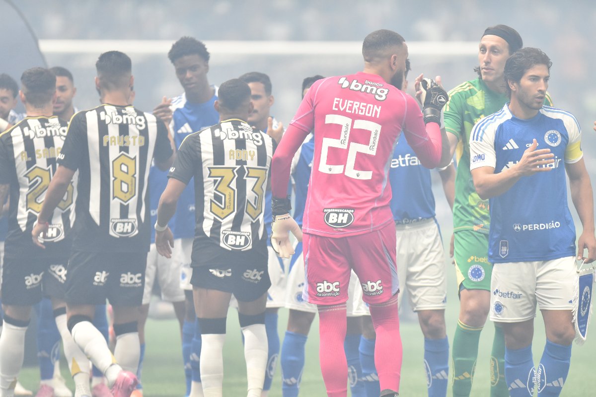 Jogadores de Atlético e Cruzeiro antes de clássico na Arena MRV (foto: Ramon Lisboa/EM/D.A. Press)