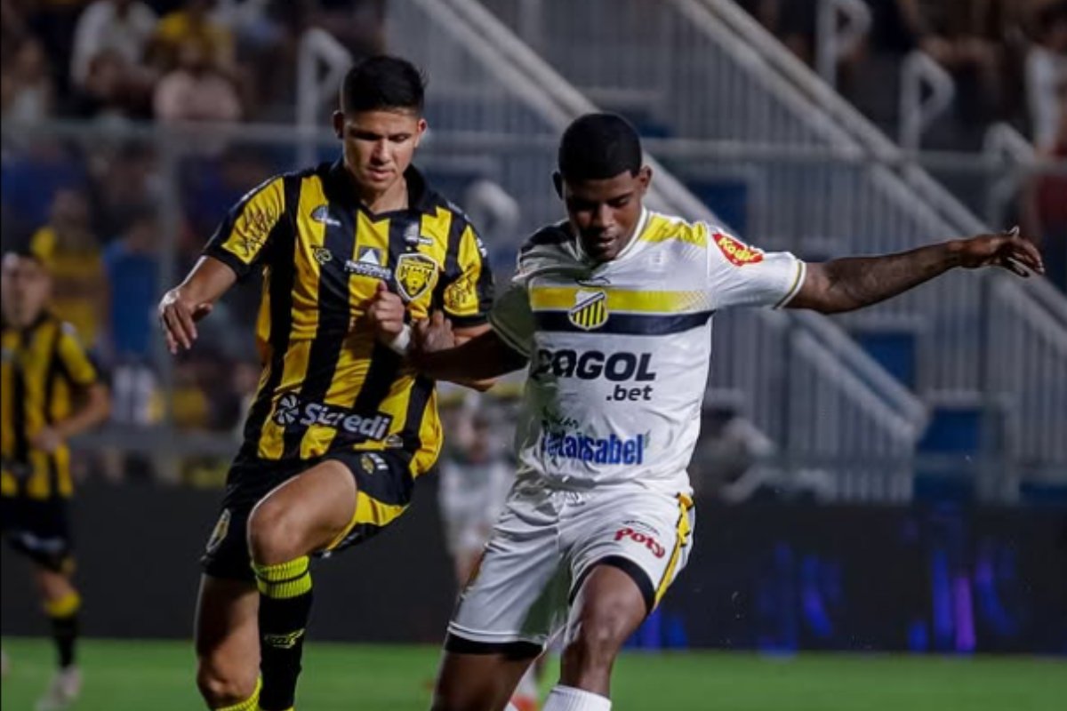 Lance do jogo entre Amazonas e Novorizontino pela Série B (foto: Ozzair Jr./Novorizontino)