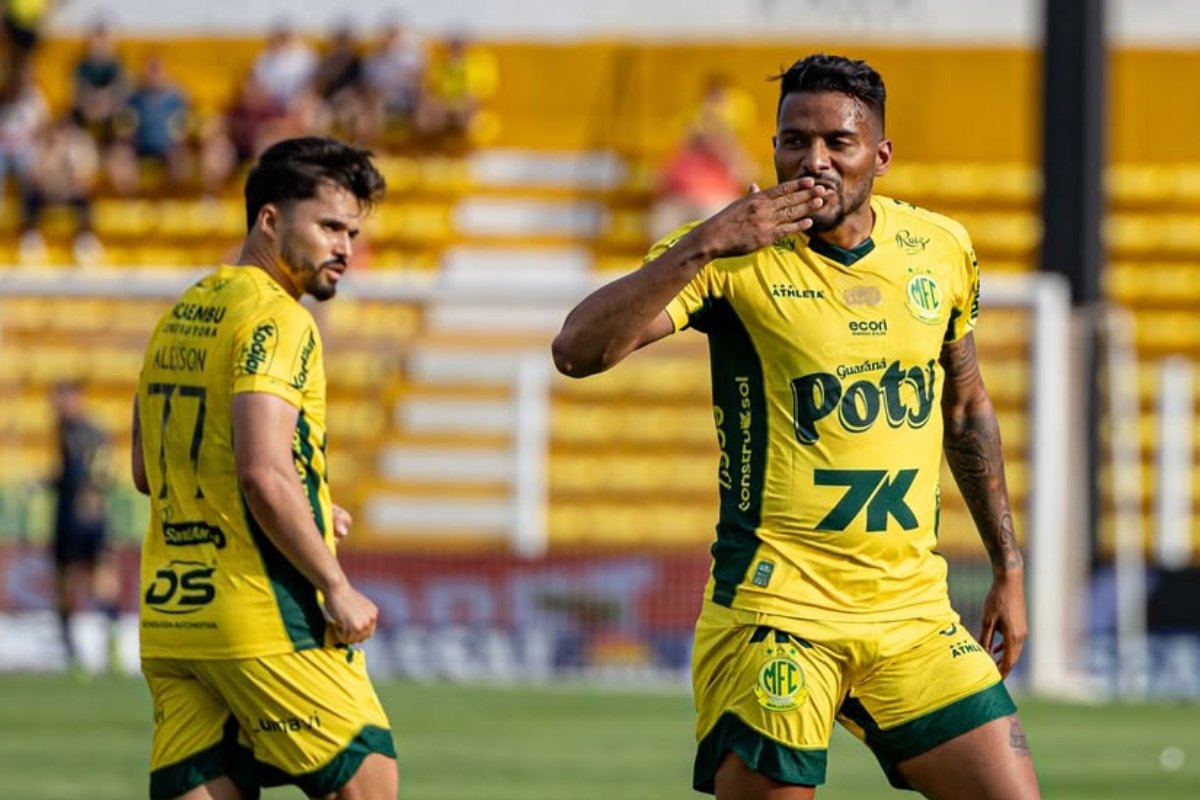 Lateral-esquerdo do Mirassol, Reinaldo é um dos artilheiros do Campeonato Brasileiro (foto: JP Pinheiro/Agência Mirassol)