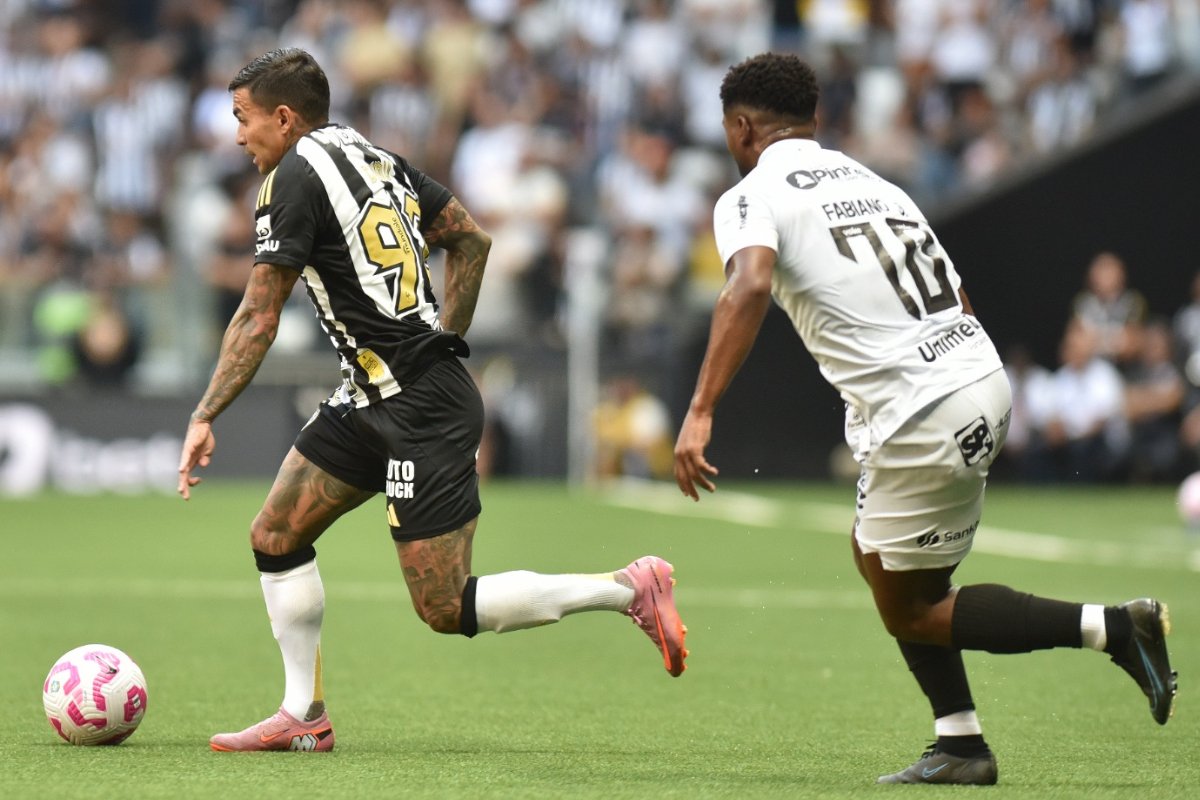 Lance do jogo entre Atlético e Ceará pelo Campeonato Brasileiro (foto: Ramon Lisboa/EM/D.A. Press)