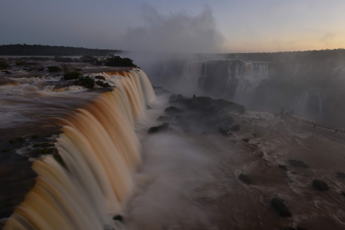 Foz do Iguaçu é um dos principais destinos turísticos do Brasil e faz fronteira com o Paraguai - (foto: MARIANA SUAREZ/AFP - 	22/5/2024)