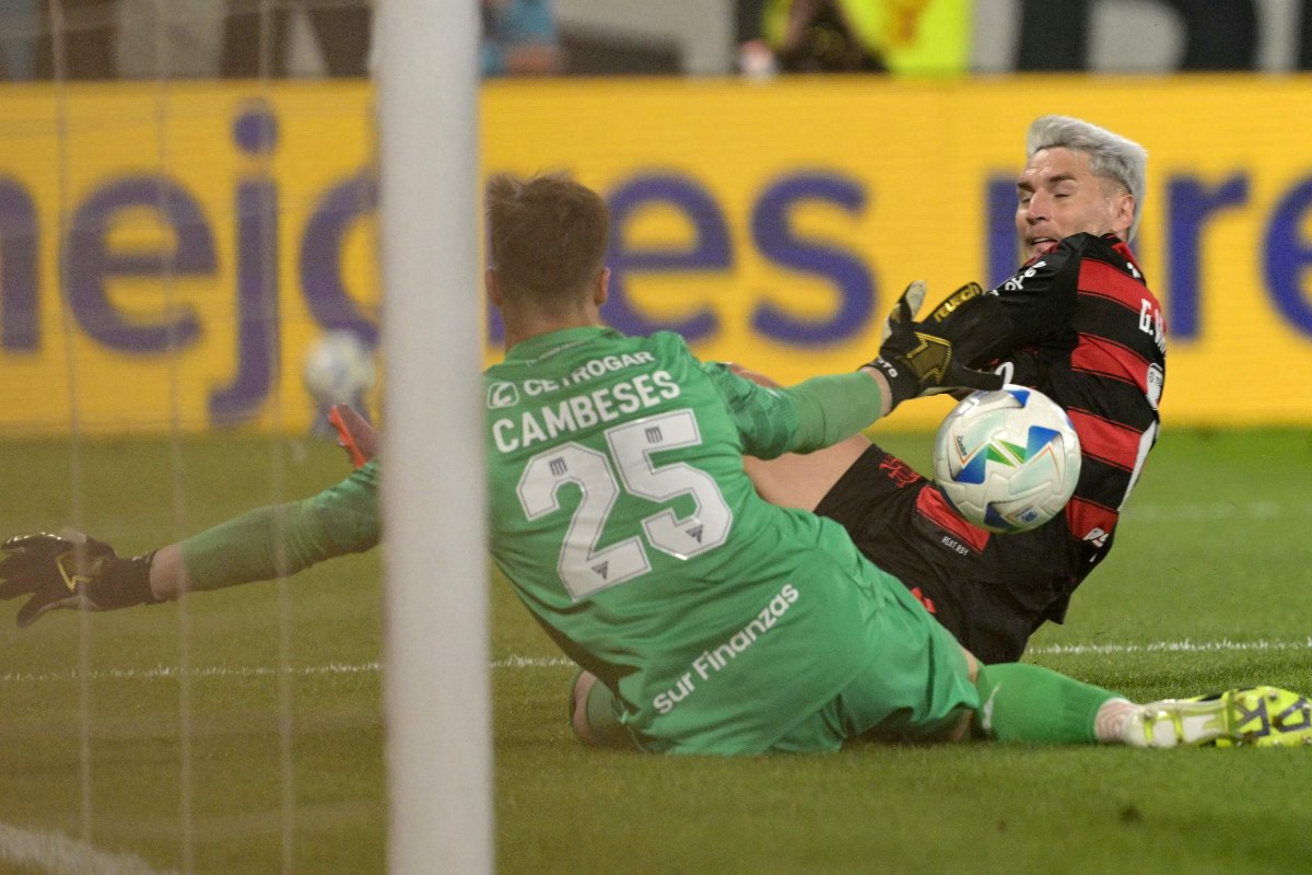 Lance do jogo entre Flamengo e Racing pela Libertadores - (foto: JUAN MABROMATA / AFP)