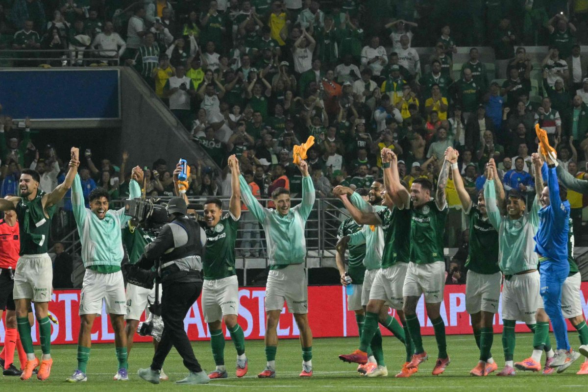 Jogadores do Palmeiras em comemoração pela classificação à final da Libertadores (foto: NELSON ALMEIDA/AFP)